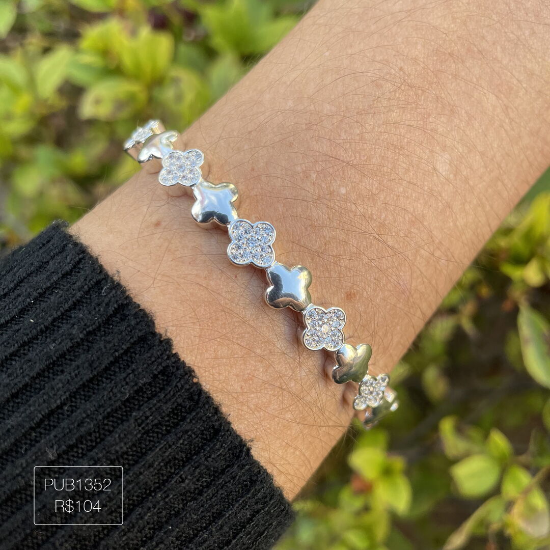 Bracelete c/ 5 Trevos Lisos e 6 Trevos Cravejados Cristal Prateado